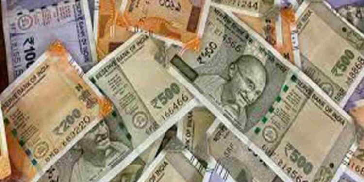 Odisha Liquor Factory Heist, Kalahandi Liquor Factory Robbery, ₹3.5 Crore Recovered, 8 Dacoits Arrested, Jharkhand Dacoits, Liquor Factory Robbery, Dacoity in Odisha, Odisha Crime, Jharkhand Crime, Inter-State Crime, Police Operation, Dharmagarh, Kalahandi District, Robbery Arrests, Cash Recovery, Gang Arrested, Multiple Robberies, Arms Recovered, CCTV Footage Removed, 8 Dacoits Nabbed in Jharkhand After Odisha Liquor Factory Heist, ₹3.5 Crore Recovered in Odisha Liquor Factory Robbery Case, Gang Behind Multiple Robberies Across Odisha and Jharkhand Arrested, Masked Robbers Hold Employees Hostage in Kalahandi Liquor Factory Heist, Cross-State Police Coordination Leads to Arrests in Odisha Liquor Factory Robbery, Odisha Heist, Kalahandi Crime, Jharkhand Arrests, Odisha Liquor Factory Robbery Case, Kalahandi Dacoity News, Crime News Odisha,odisha police