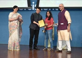 deAsra Foundation, Entrepreneur Excellence Awards 2025, Vinay Sapru, Anand Deshpande, Persistent Systems, Entrepreneurship, Small Businesses, Startups, India, Pune, Awards Ceremony, Guest of Honour, Innovation, Business, Filmmaker, Emotional Branding, Creativity in Business, Indian Entrepreneurs, Philanthropy, Forbes Billionaire List,