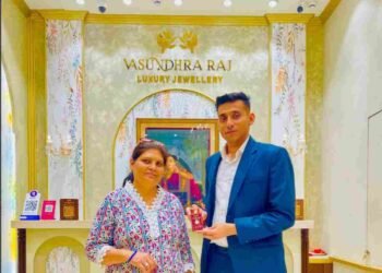 Omaxe Chowk, Akshaya Tritiya Diamond Festival, Chandni Chowk shopping, Delhi-NCR shopping, Diamond pendants, Gold coins, Gift vouchers, Jewellery brands Delhi, Tanishq, Kalyan Jewellers, Malabar Gold & Diamonds, CaratLane, Senco Gold & Diamonds, Festive shopping Delhi, Shopping festival success, Increased footfall, Spike in consumption, Retail experience, Customer delight, Assured gifting, Omaxe Group, Dawatpur food court, Top shoppers rewarded,