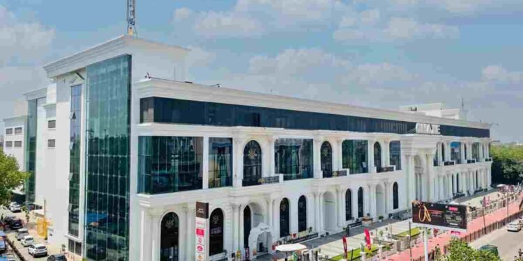 India's First Retail Campaign with a Home as the Grand Prize | Omaxe Chowk 1 wedding shopping, Chandni Chowk, Omaxe Chowk, win a home, shopping campaign, luxury prizes, Indian weddings, biggest shopping prize