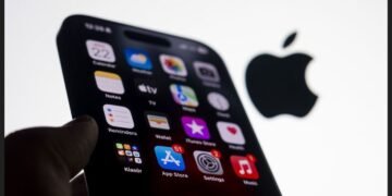 iPhone security, Apple warning, iOS update, iOS 18.6.2, security flaw, cyberattack, data leak, iPhone vulnerability, software update