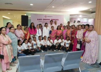 Medanta Noida, Aao Dekho Seekho, Breast Self-Examination, BSE training, Breast Cancer Awareness, Early Detection, Medanta Cancer Institute, Jaanta Hai Medanta, Women's Health Noida