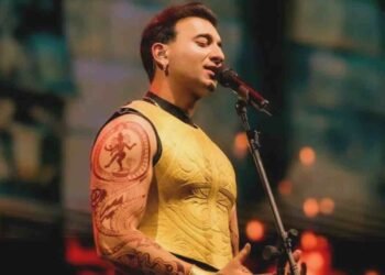 Santanu Hazarika mehendi, Rishab Rikhiram Sharma, full arm mehendi design, contemporary mehendi art, sitarist collaboration