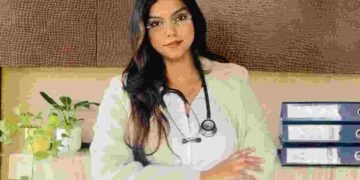Ayurveda monsoon tips, boost immunity naturally, Dr. Avantika Soni Cura, Ayurvedic herbs Giloy Tulsi Amla, monsoon health tips, digestion in monsoon, seasonal fever prevention, natural wellness juices